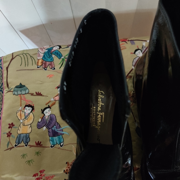 Ferragamo Genuine Patent Leather Sz 6C $225 - Picture 5 of 5